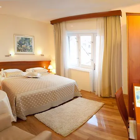 로얄 스위트 B&B 4*