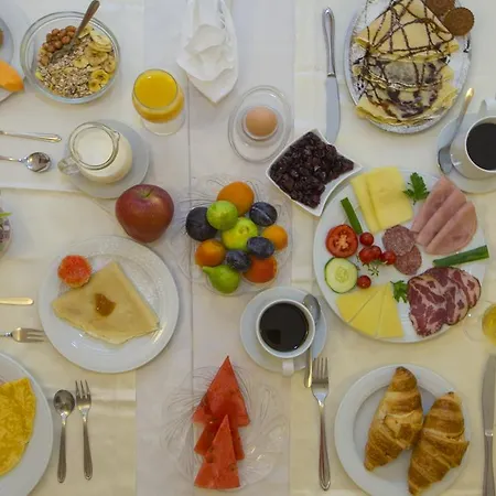 로얄 스위트 B&B 4*