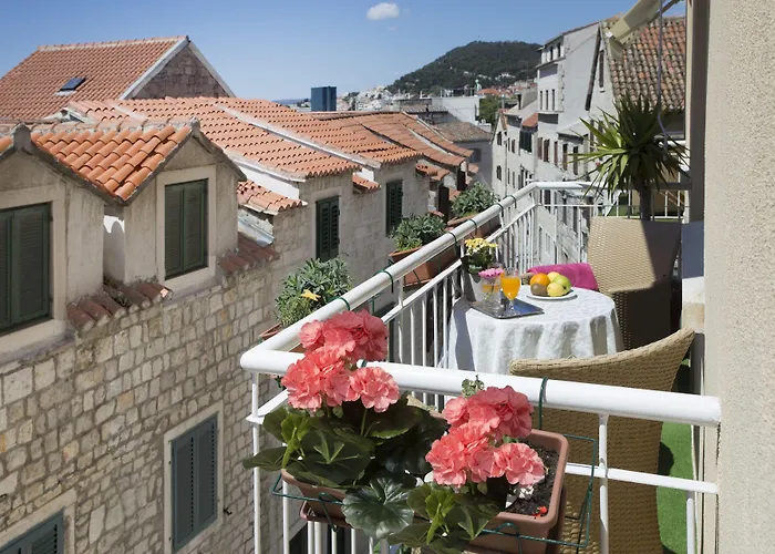 Royal Nocleg ze śniadaniem