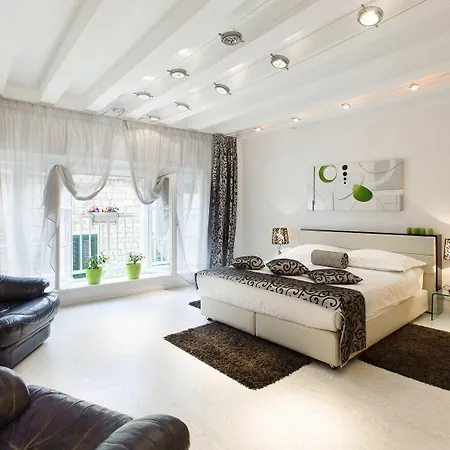 Bed & Breakfast Royal 4*