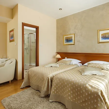 Royal Frühstückspension 4*