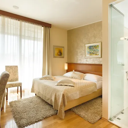 Frühstückspension Royal 4*