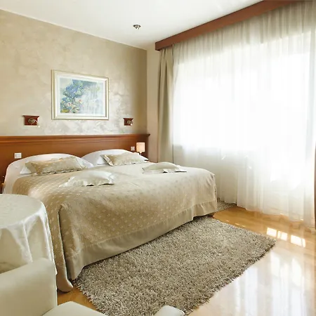 Royal Bed & Breakfast 4*