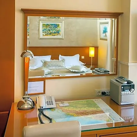 로얄 스위트 B&B 4*