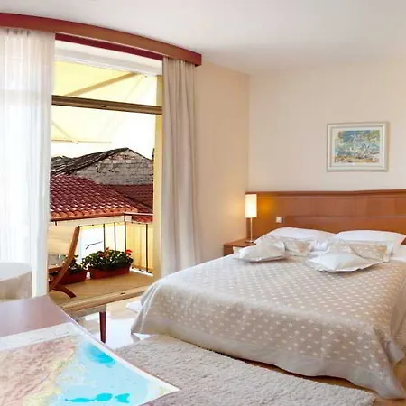 로얄 스위트 B&B 4*