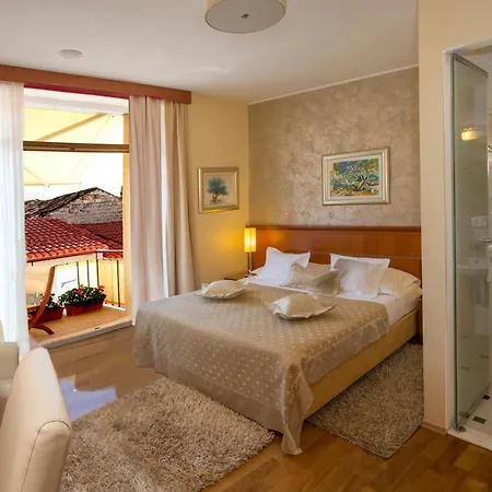 로얄 스위트 B&B 4*