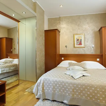 B&B 로얄 스위트 4*